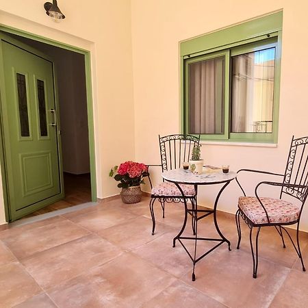 Yannis Guest House Aegina Екстериор снимка