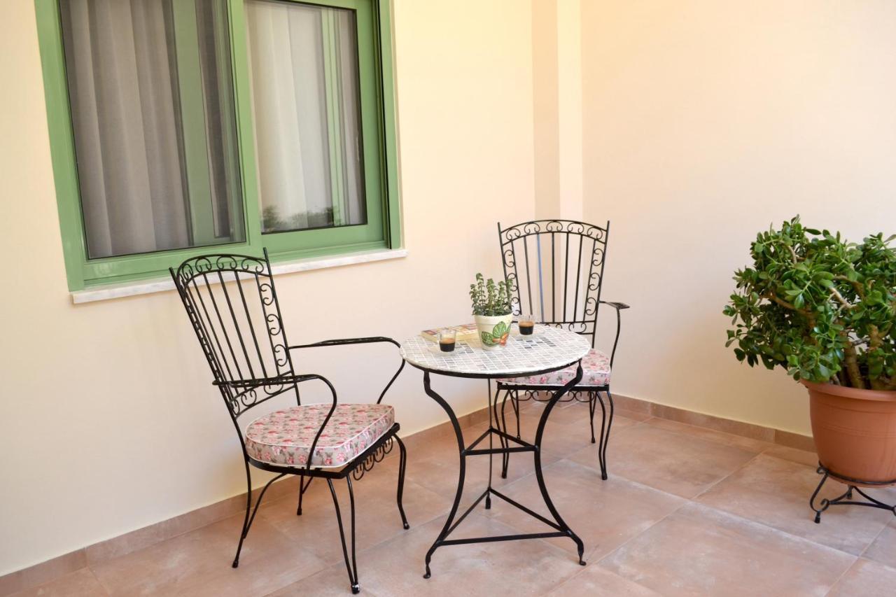 Yannis Guest House Aegina Екстериор снимка