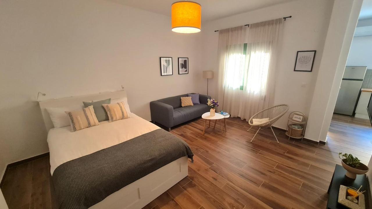 Yannis Guest House Aegina Екстериор снимка